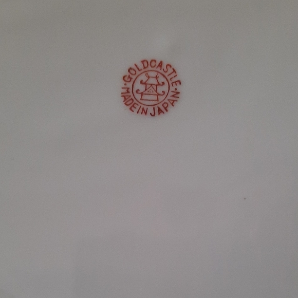 Vintage Floral Dinner Plate with Gold Trim - Picture 4 of 6